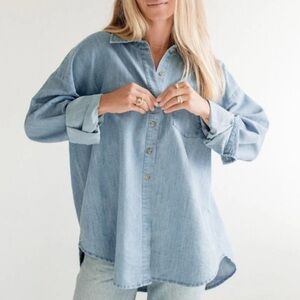 One Wednesday for The Jilly Box Chambray Button Down Shirt Size Small